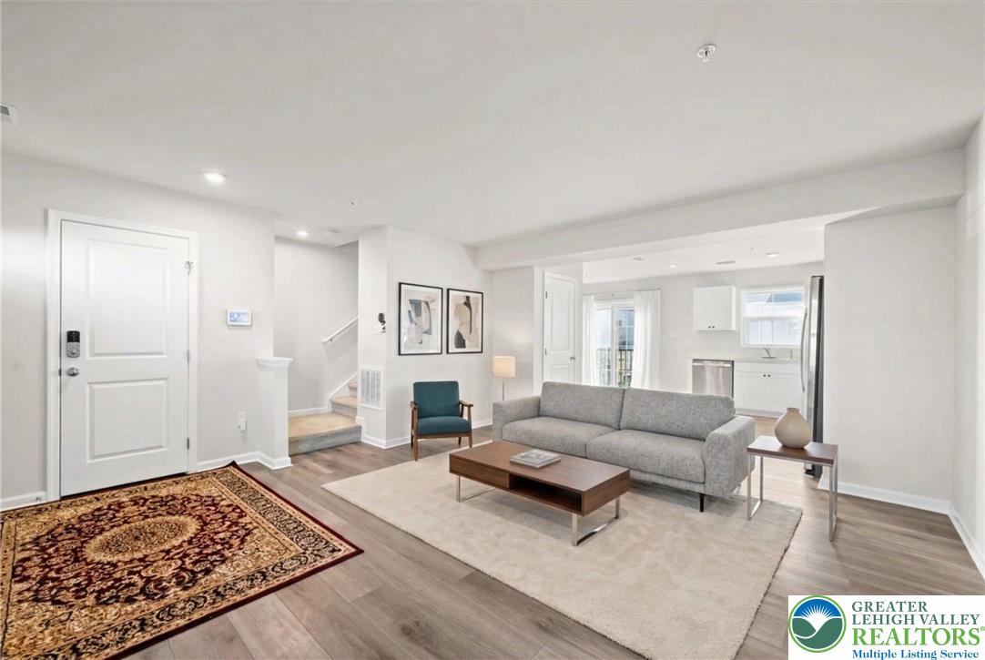 2142 Cross Country Road