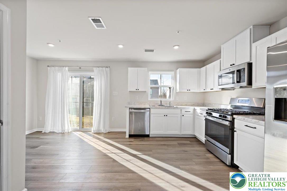 2142 Cross Country Road