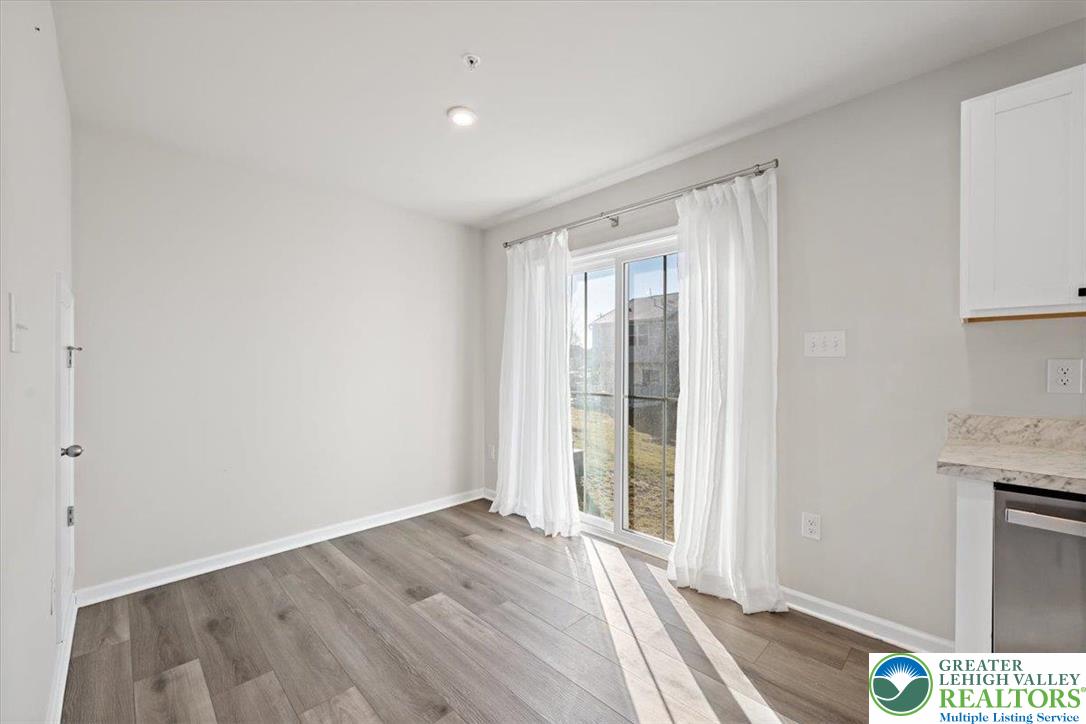 2142 Cross Country Road