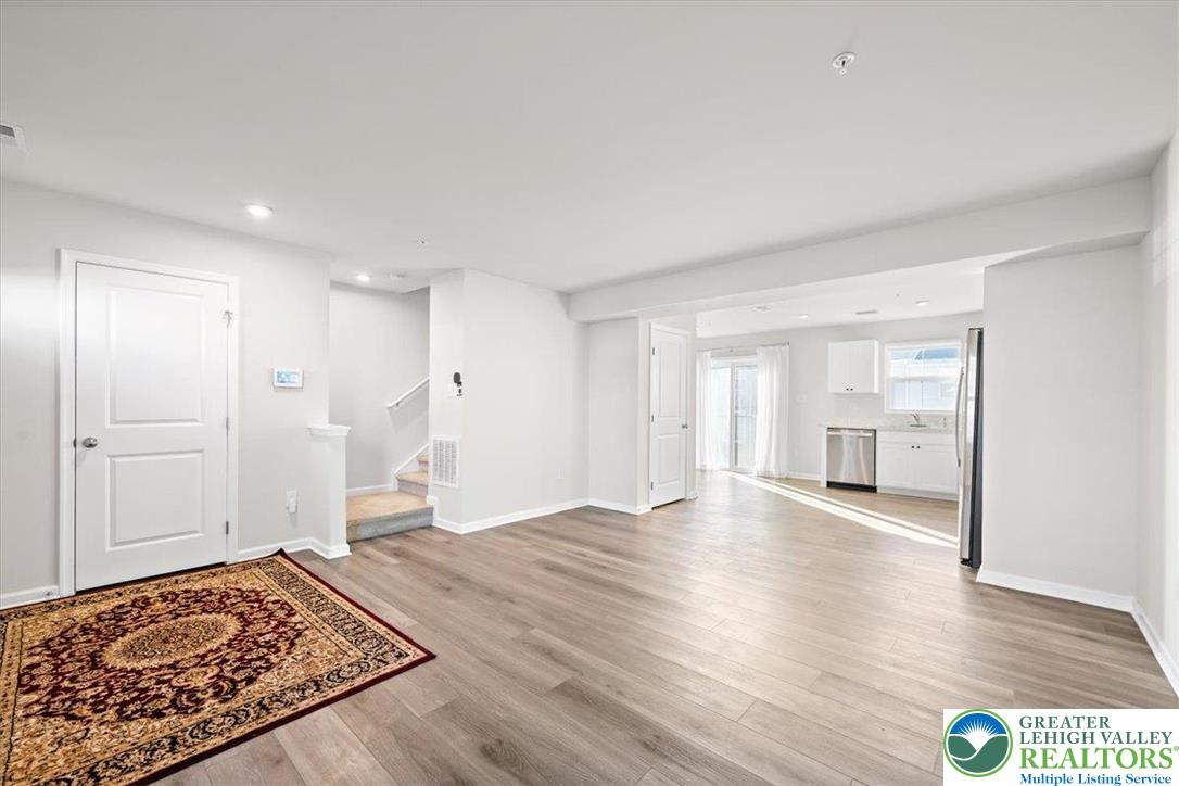 2142 Cross Country Road