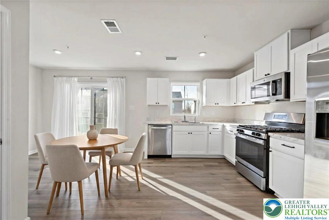 2142 Cross Country Road