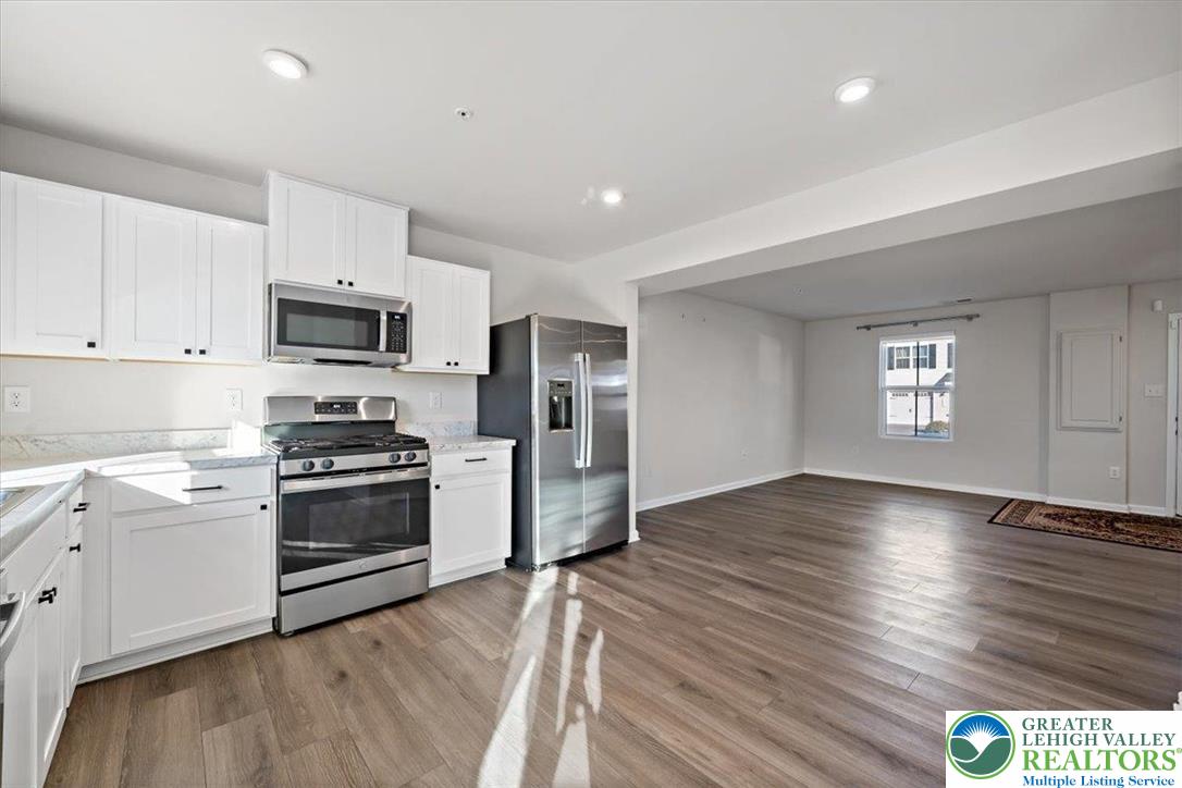 2142 Cross Country Road