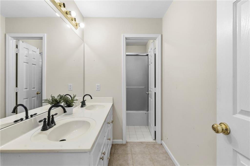 991 Bay Pointe Way SW