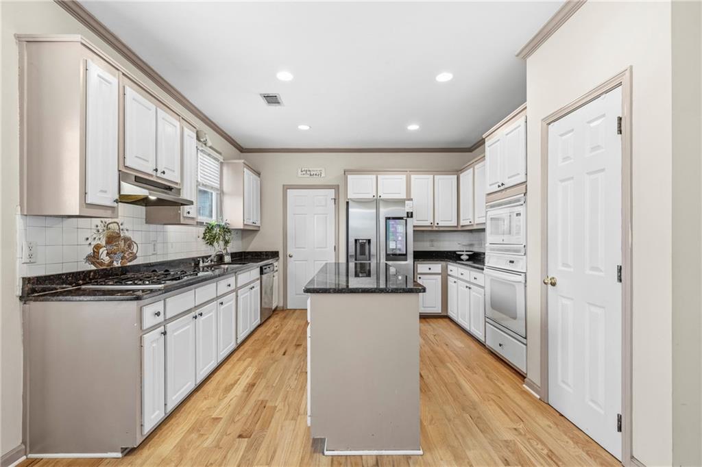 991 Bay Pointe Way SW