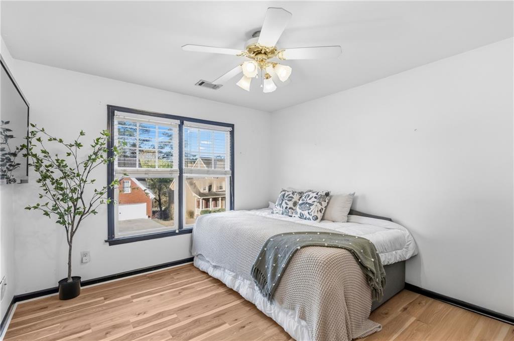 991 Bay Pointe Way SW