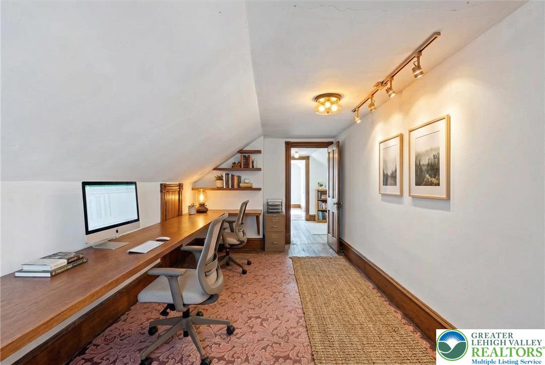 229 2nd Street North