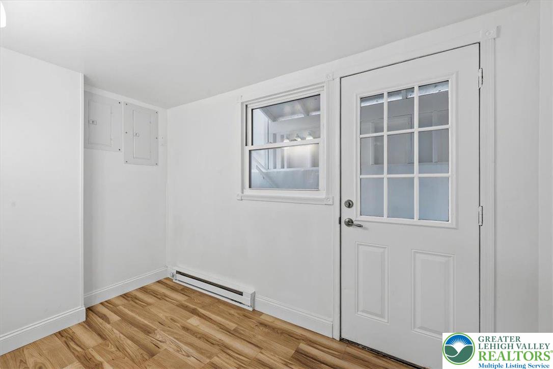 1229 West Whitehall Street
