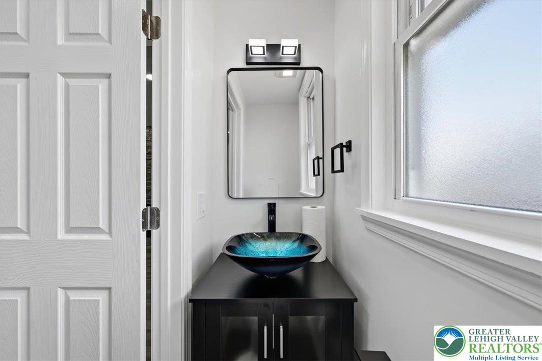 1122 North Van Buren Street