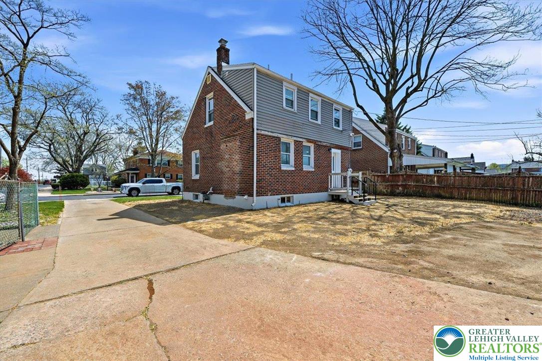 1122 North Van Buren Street