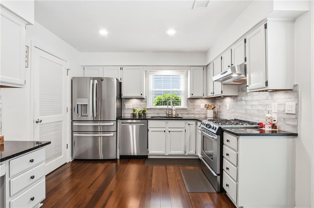 140 River Terrace Point