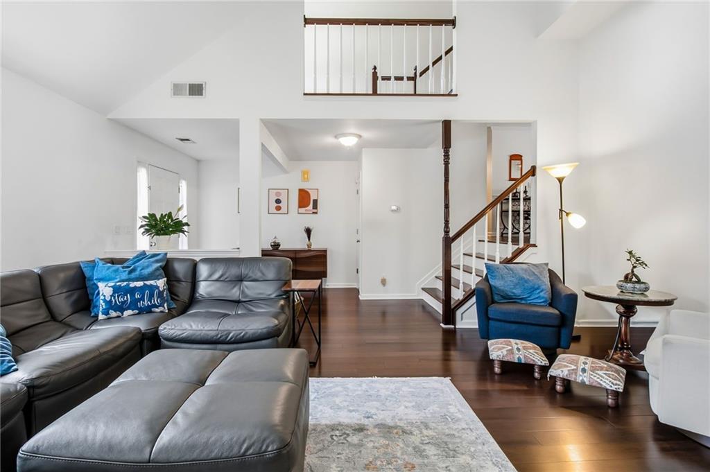 140 River Terrace Point