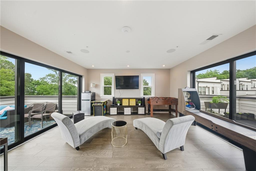 2087 Holtz Lane