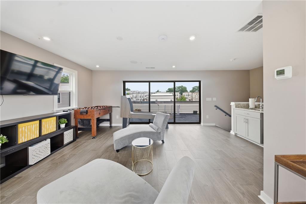 2087 Holtz Lane
