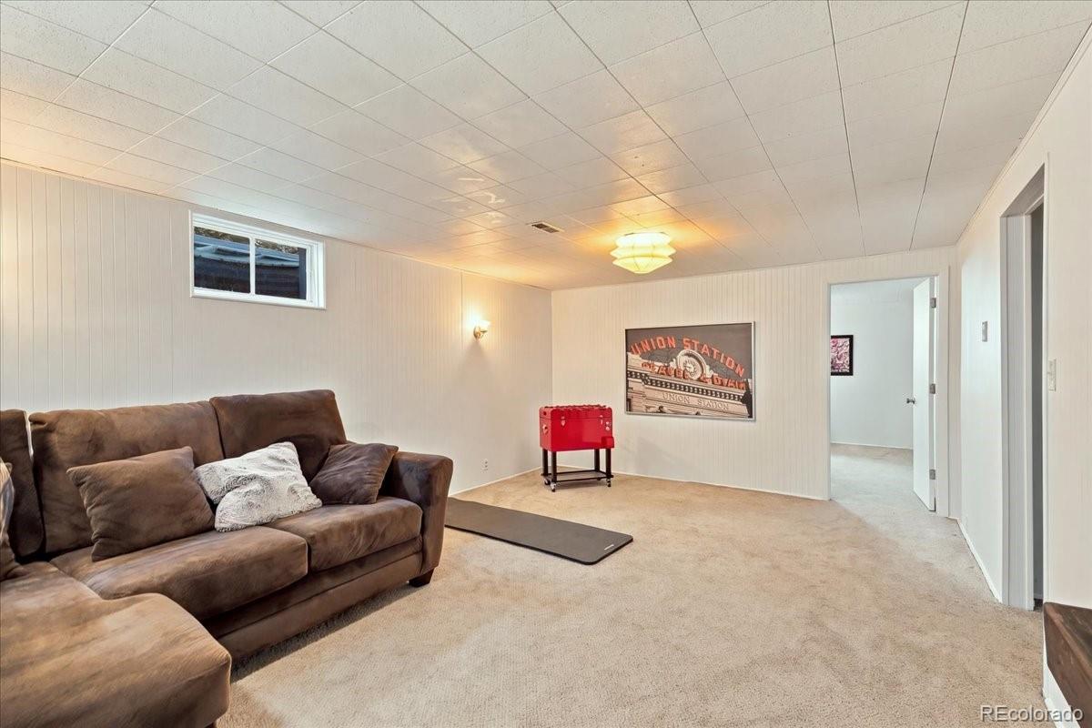 3150 W Layton Avenue