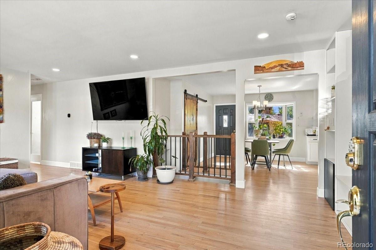 3150 W Layton Avenue