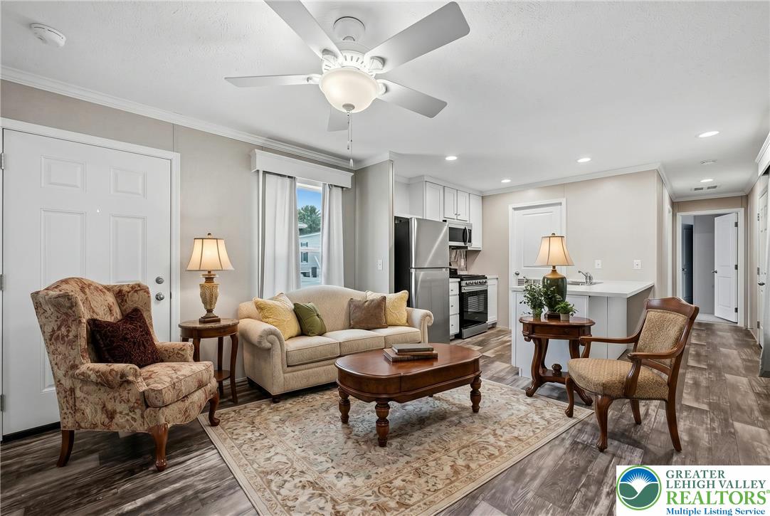 7411 Lincoln Lane