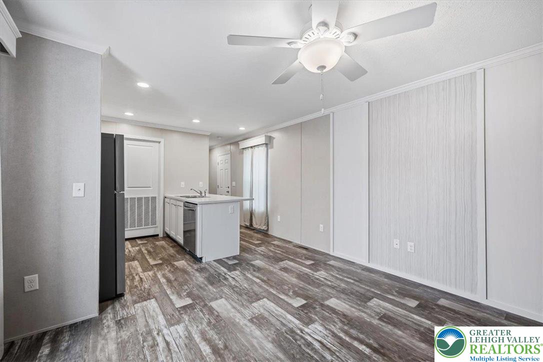 7411 Lincoln Lane