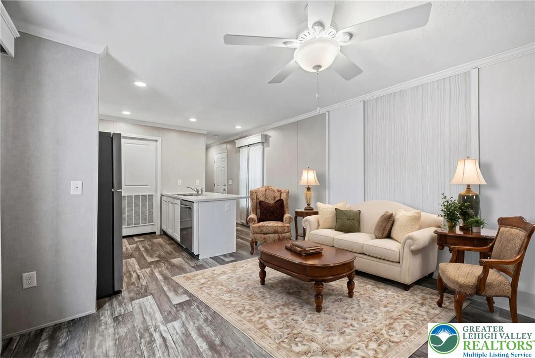 7411 Lincoln Lane