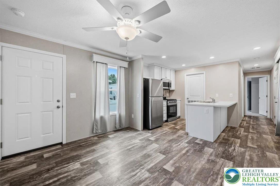 7411 Lincoln Lane