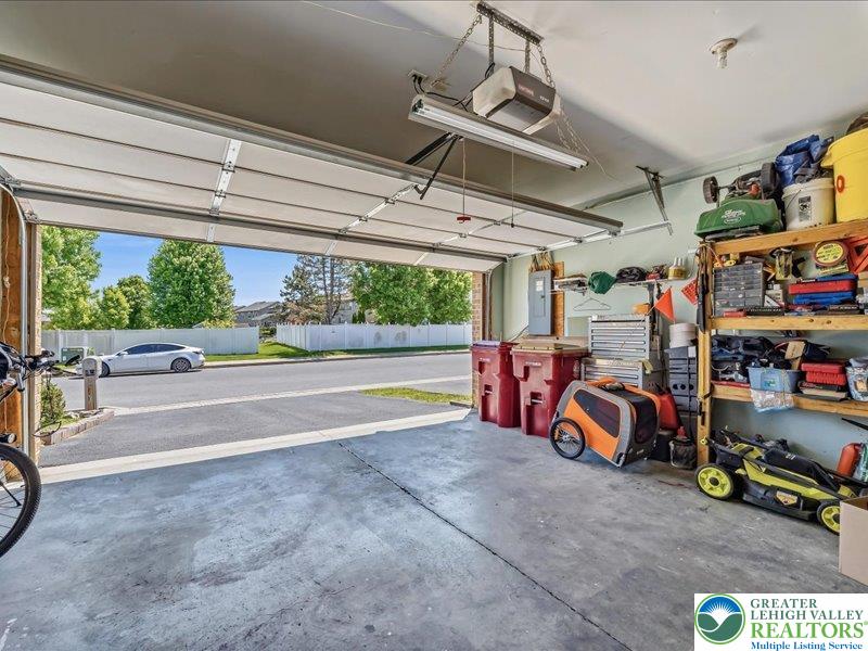 1260 Hawthorn Drive