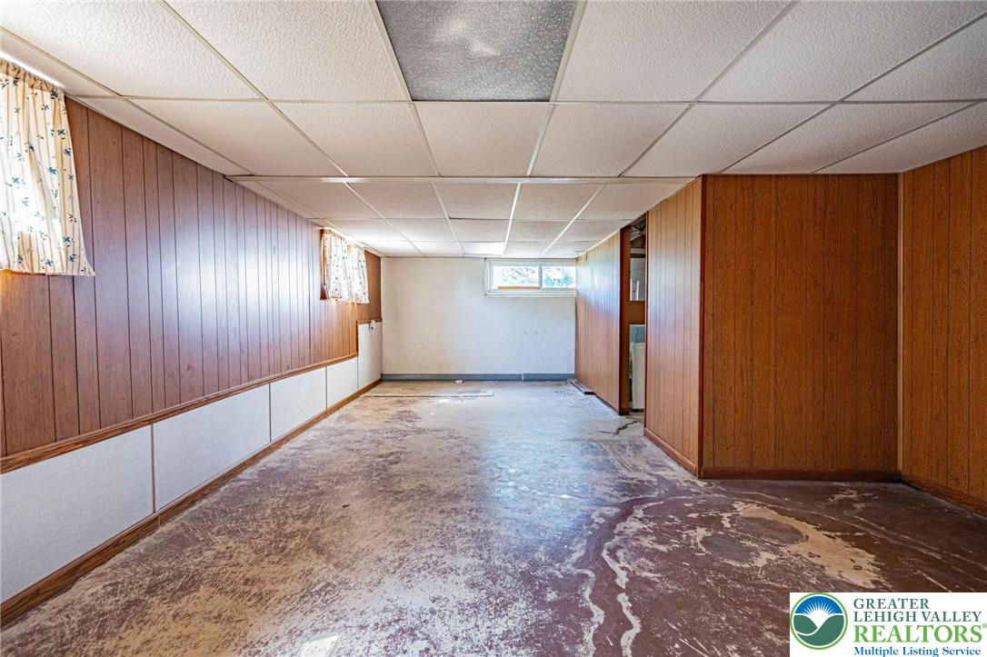 5902 Holiday Drive