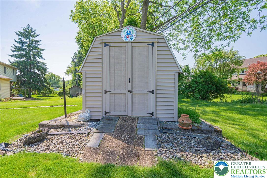 5902 Holiday Drive