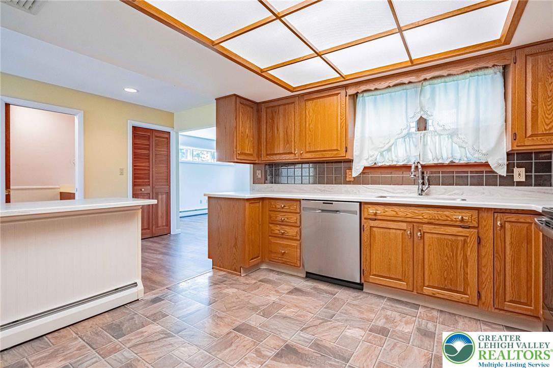 5902 Holiday Drive