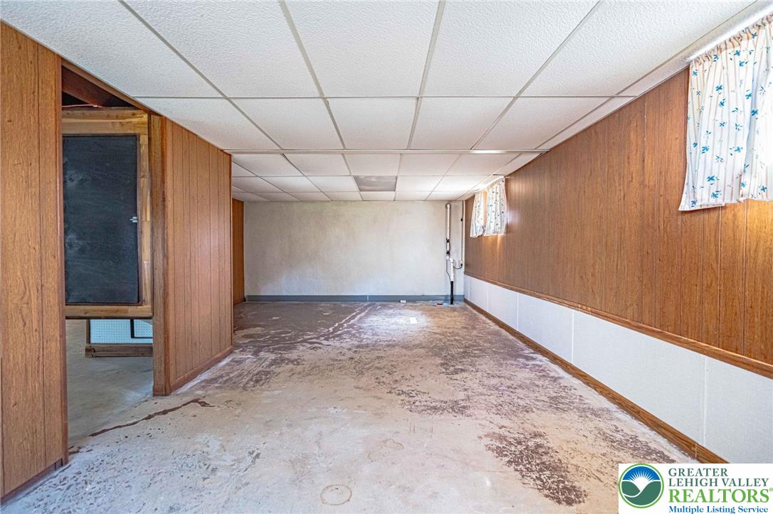 5902 Holiday Drive