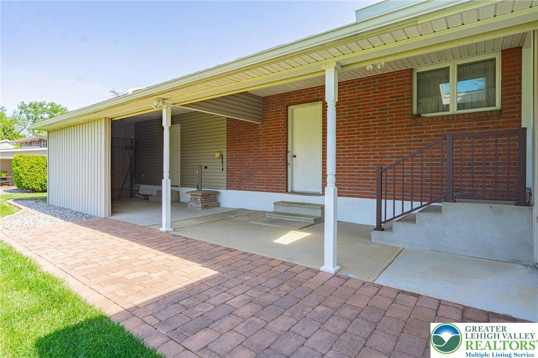 5902 Holiday Drive