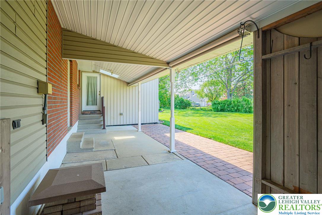 5902 Holiday Drive