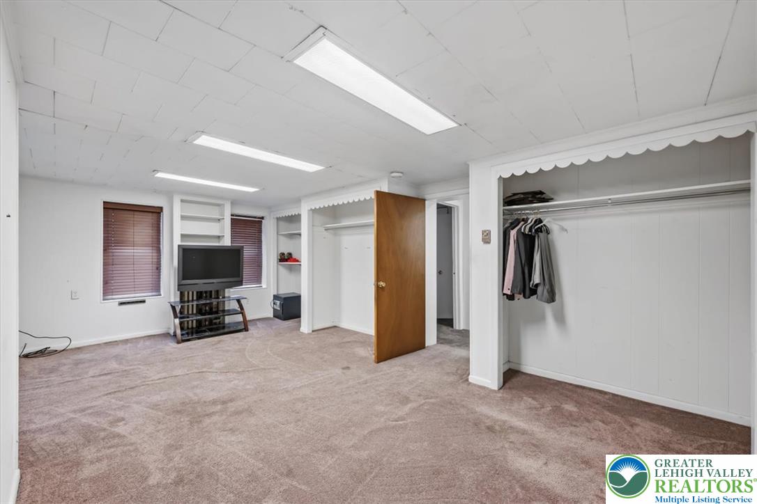 402 West Moorestown Road