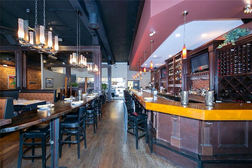 15 E Main Street NE