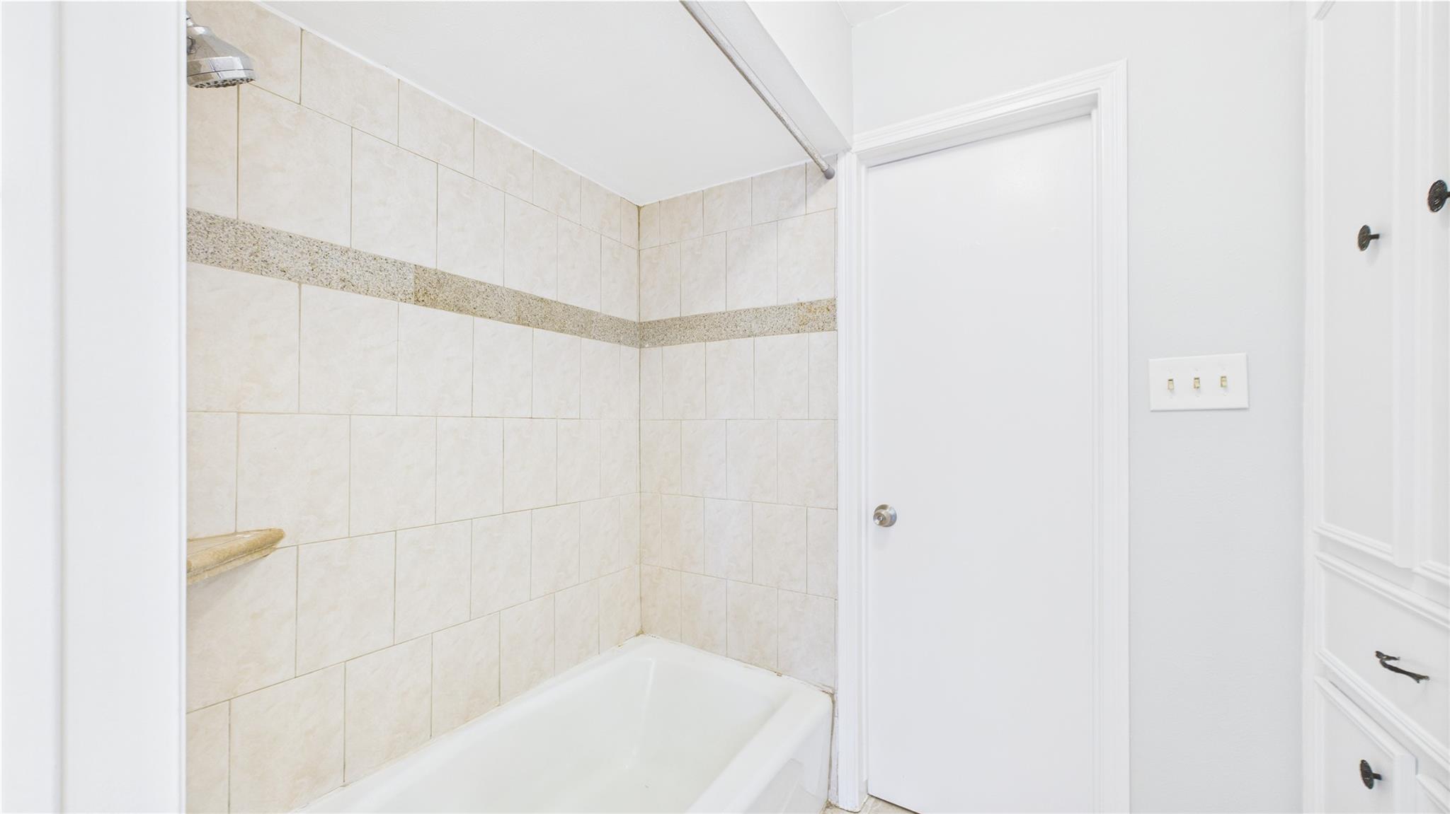 1107 Verret Lane