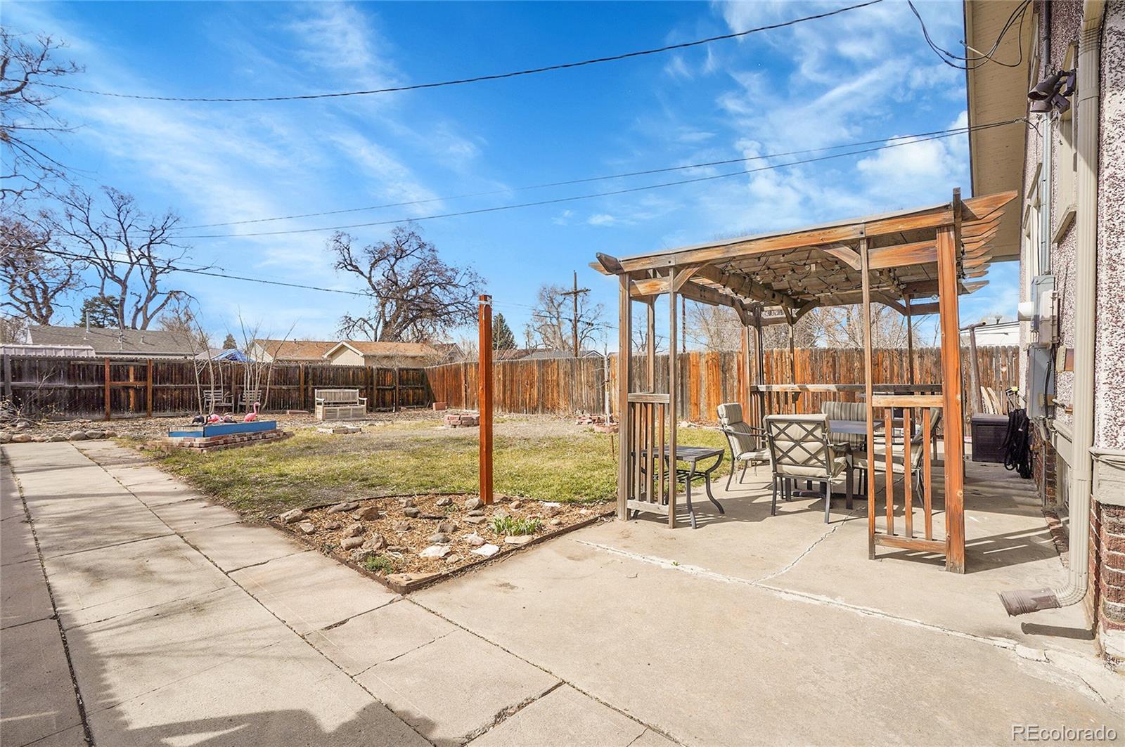 633 Lowell Boulevard