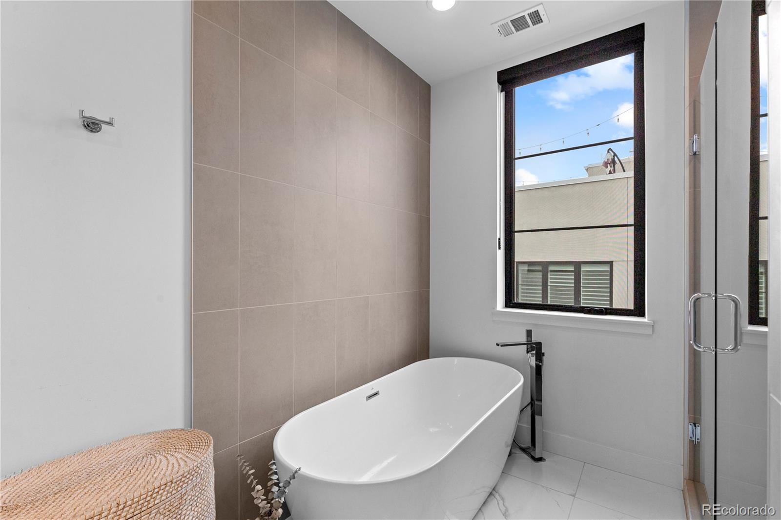 818 Ash Street Unit: 3