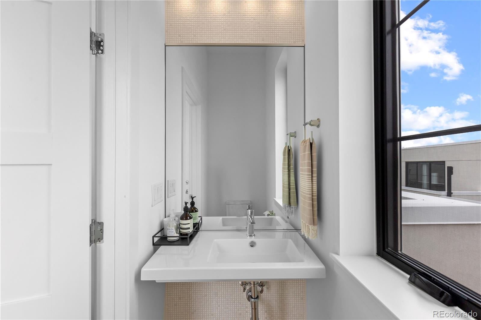 818 Ash Street Unit: 3