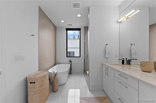 818 Ash Street Unit: 3