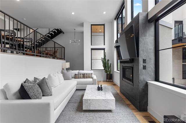 818 Ash Street Unit: 3