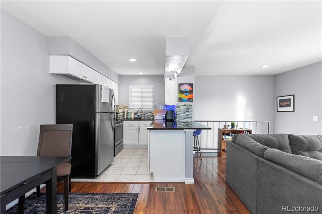 1223 S Wheeling Way
