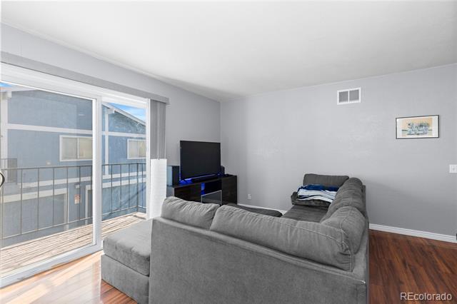 1223 S Wheeling Way