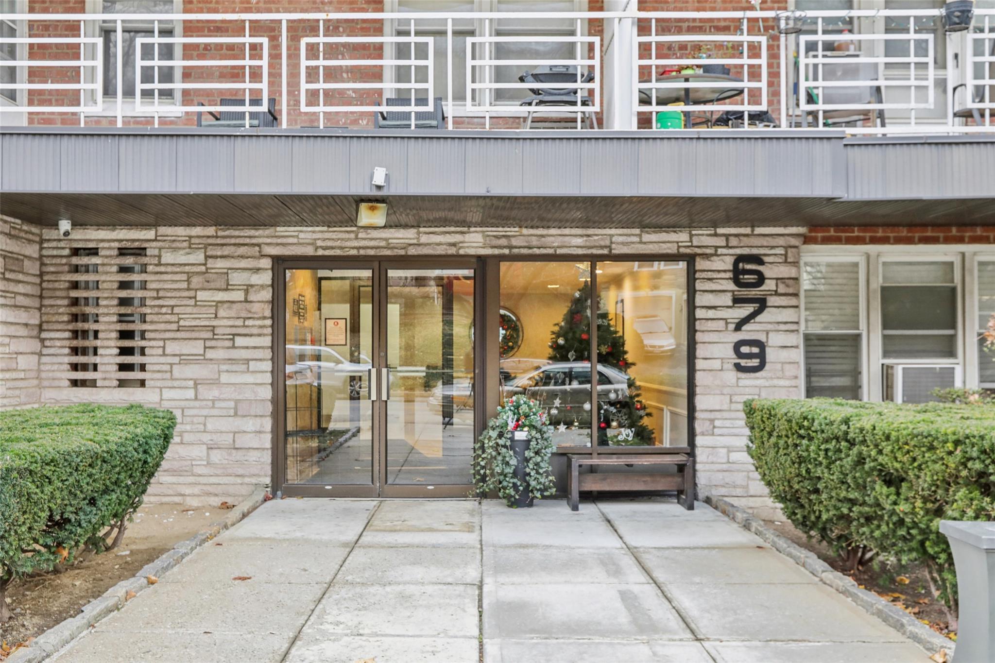 679 Warburton Avenue Unit: 7R
