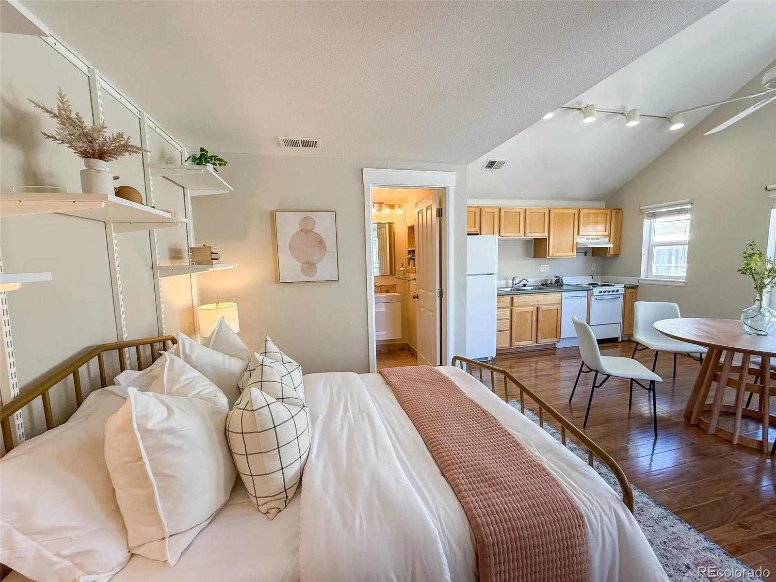4523 W 36th Place