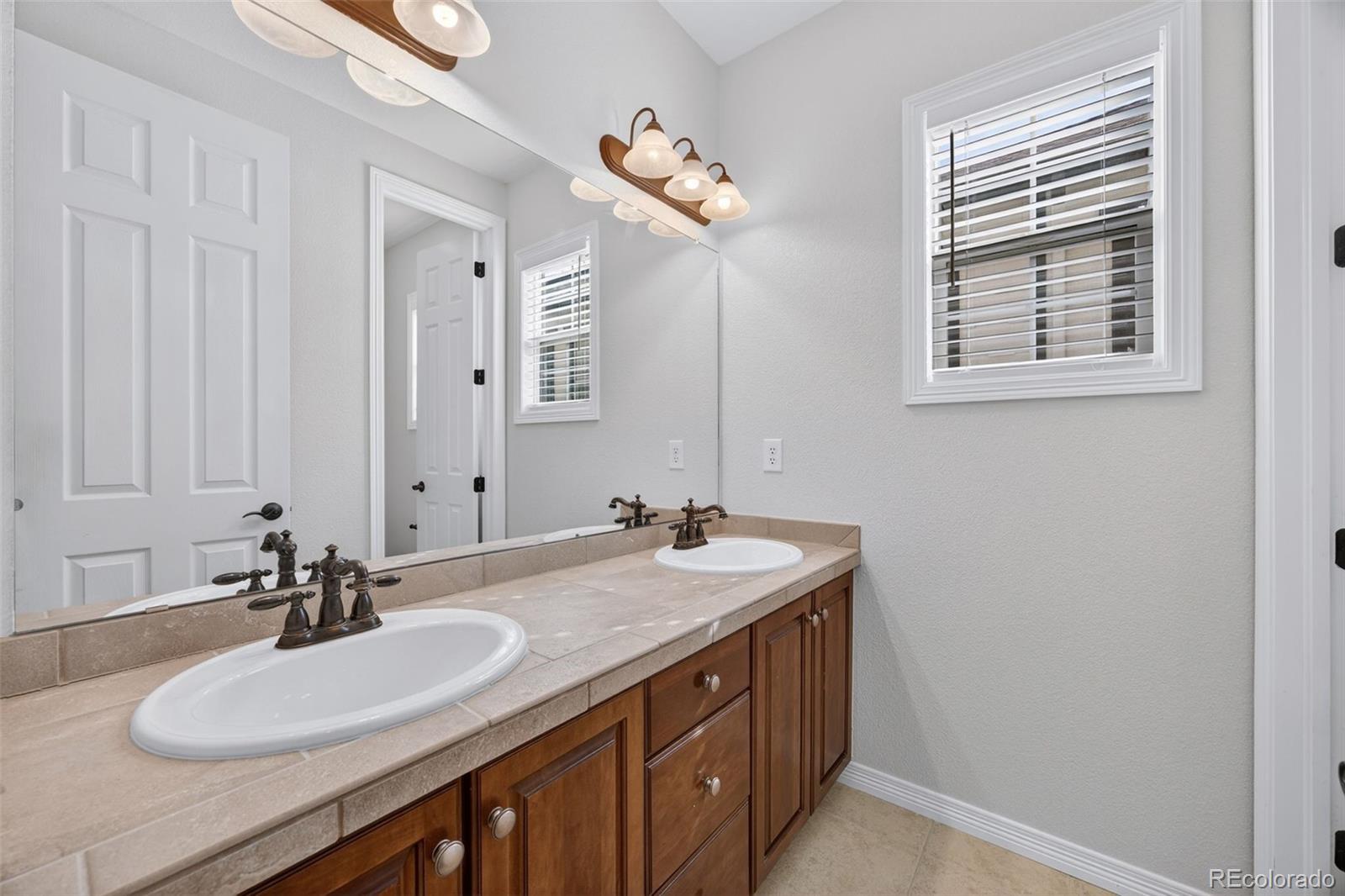 10872 Valleybrook Circle
