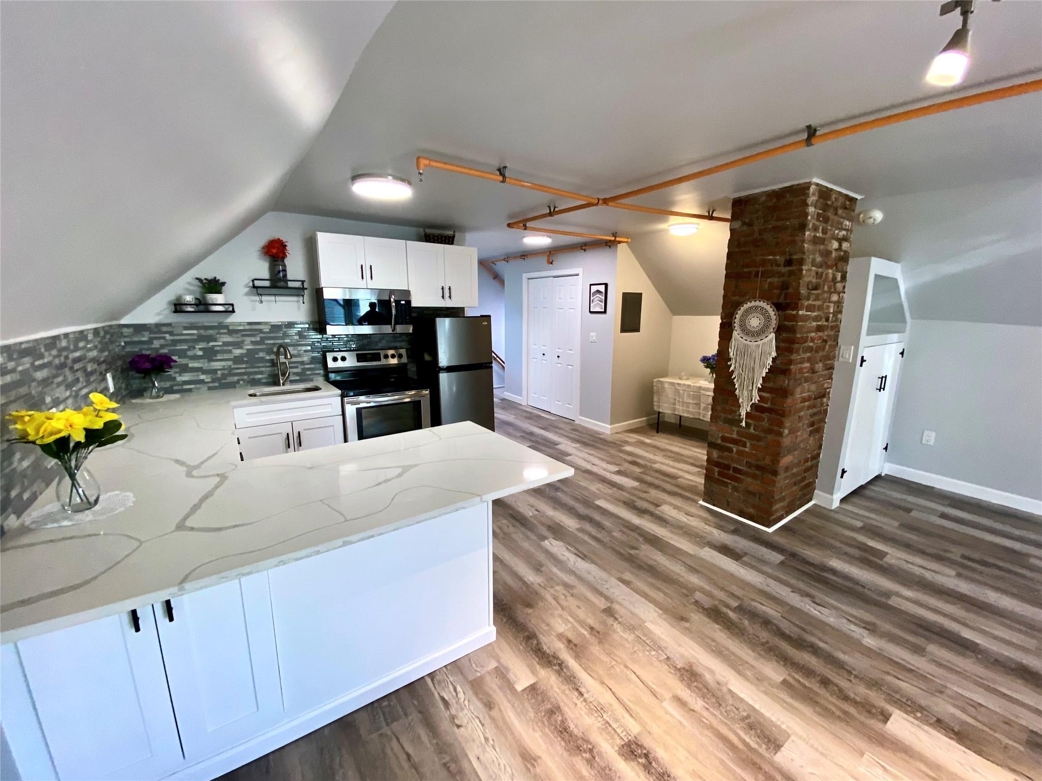 23 LAGRANGE Avenue Unit: 2