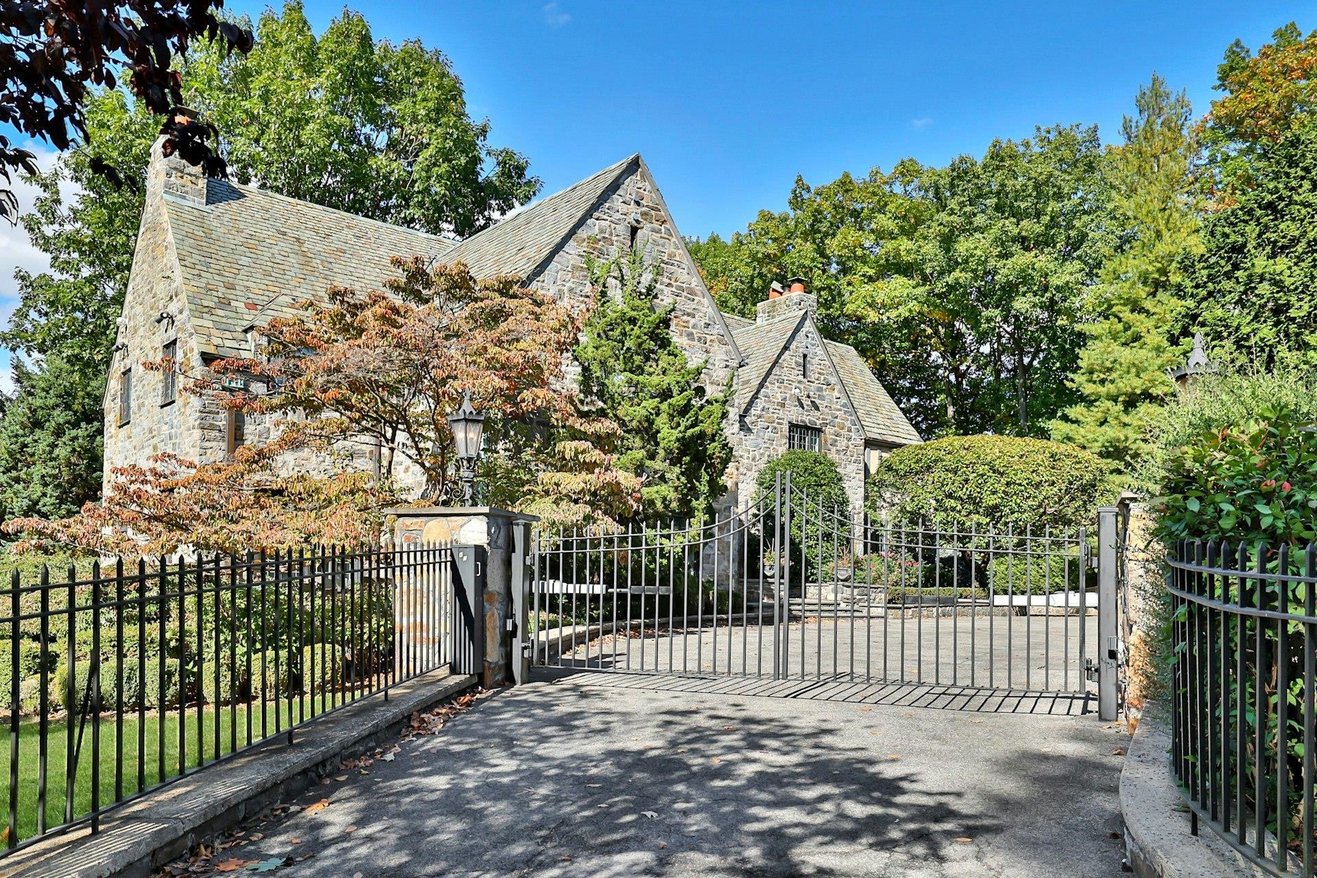 15 Hillcrest Drive