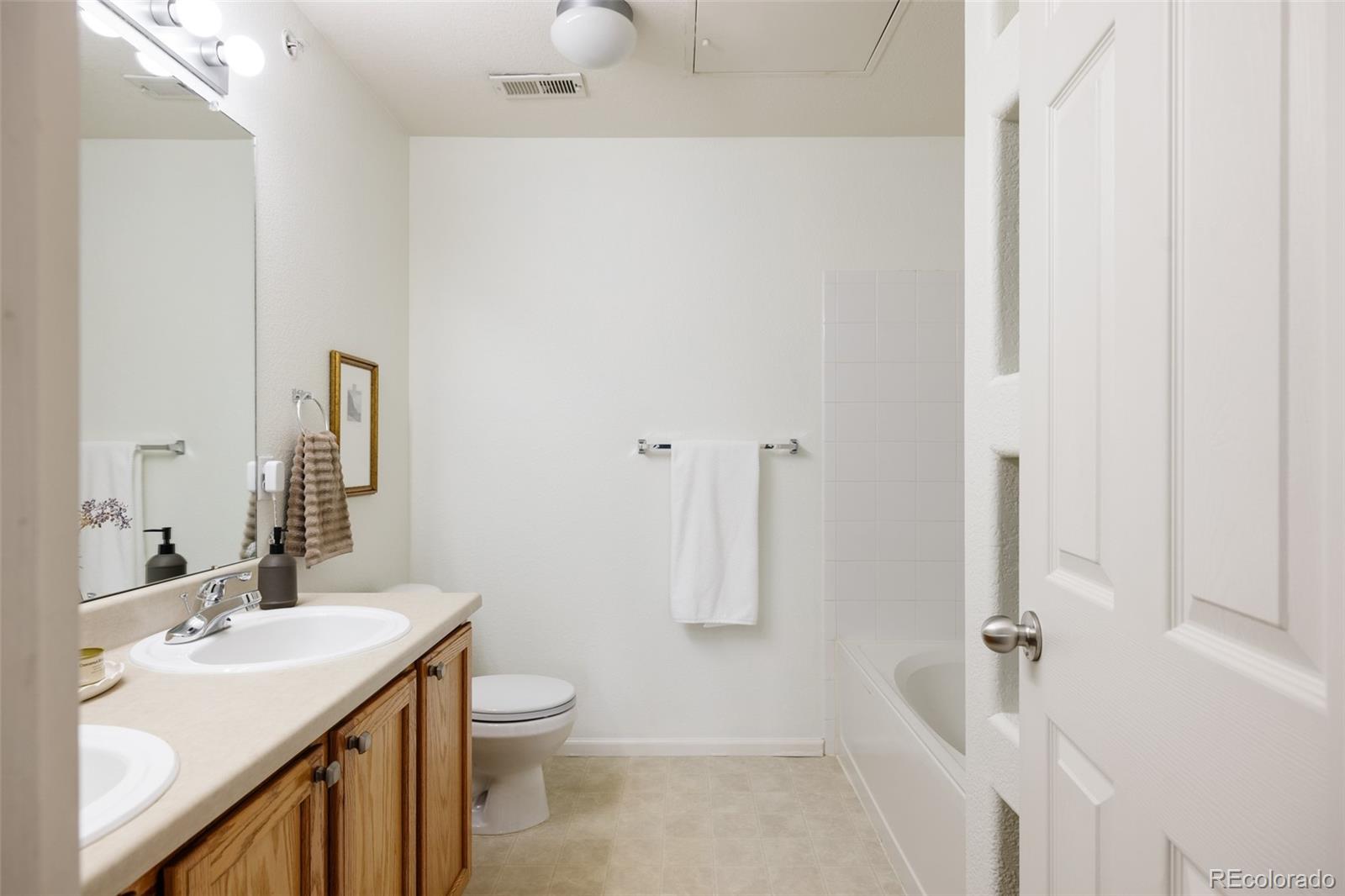 5255 Memphis Street Unit: 822