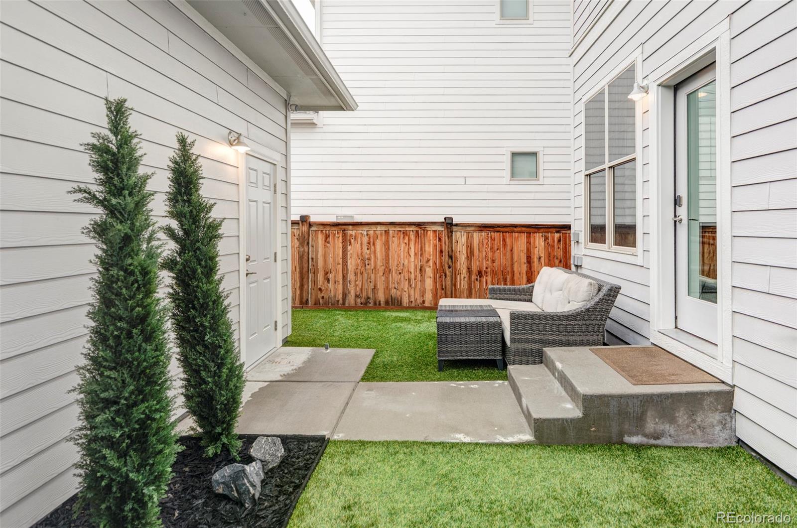 10384 E 60th Place