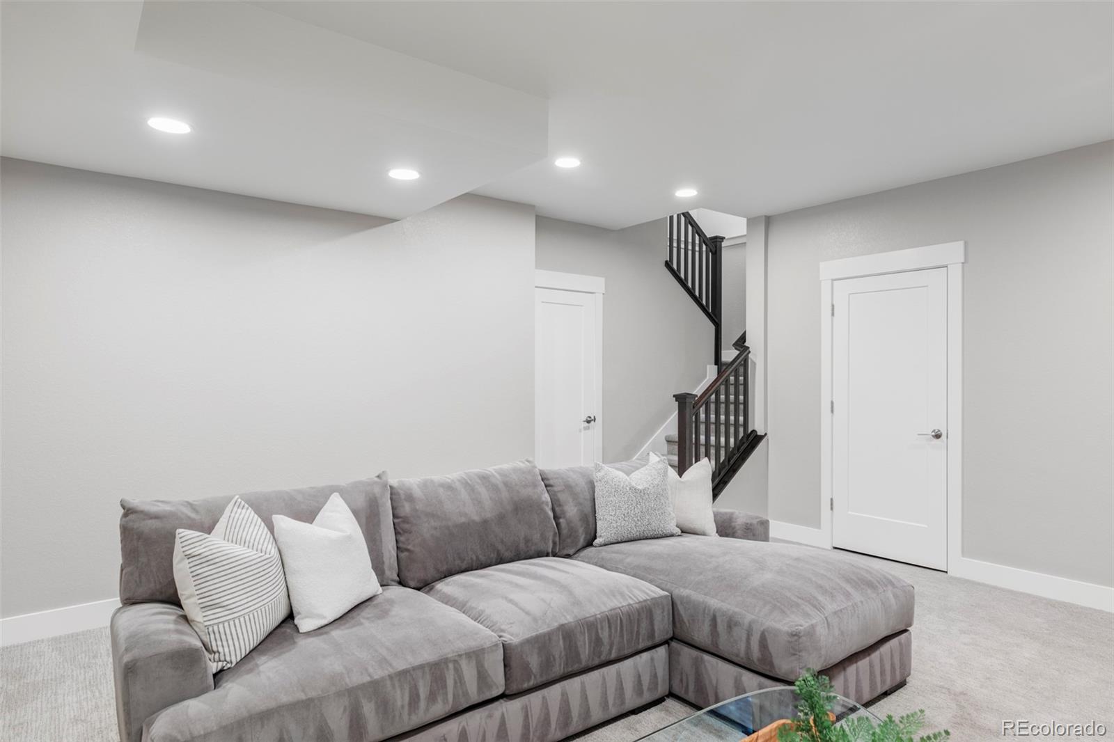 10384 E 60th Place