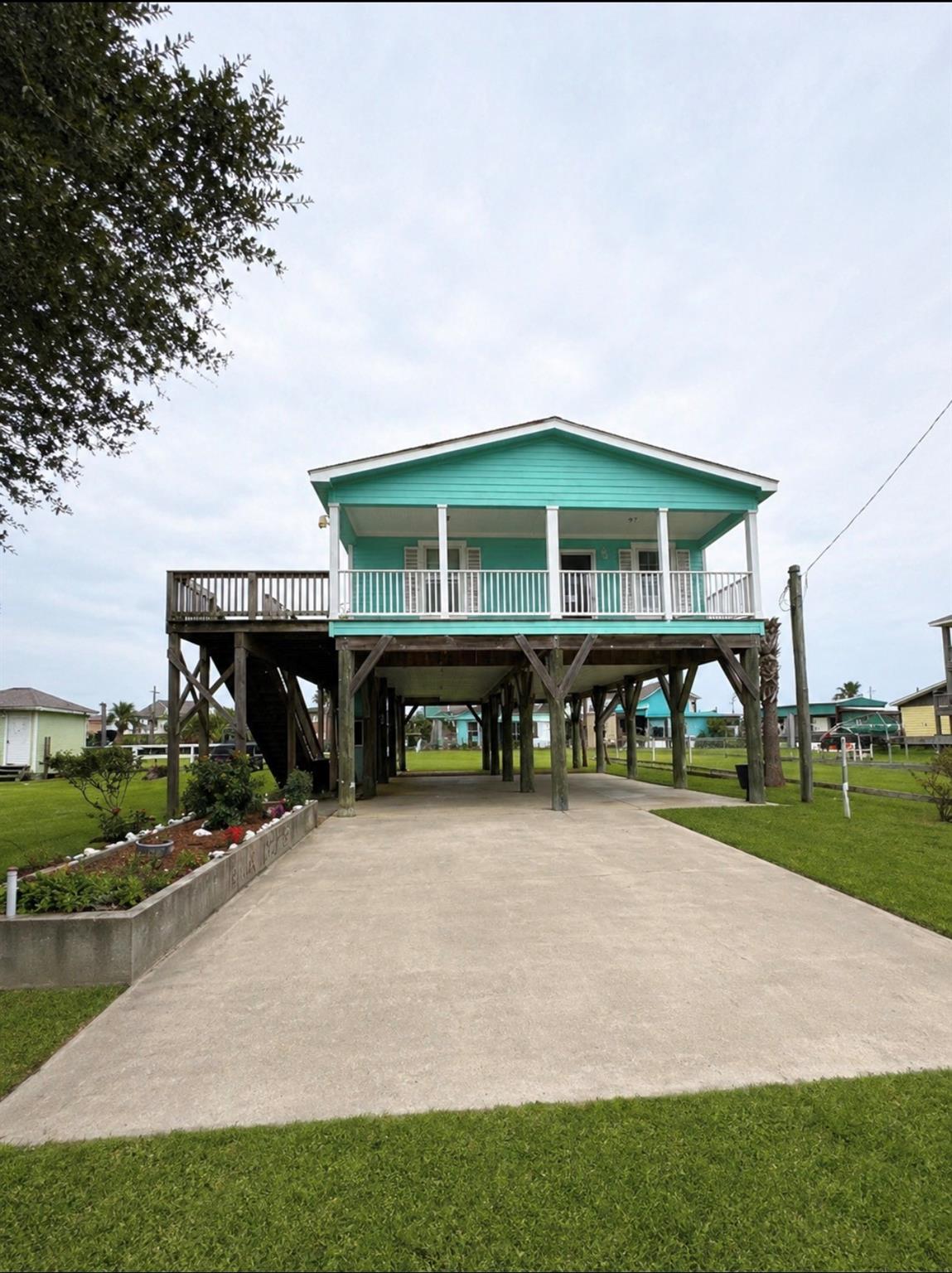 906 Moms Road