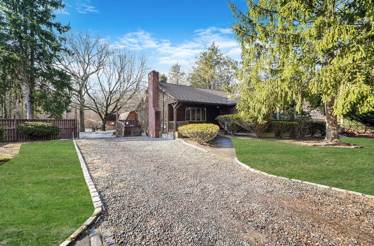 220 Old Willets Path